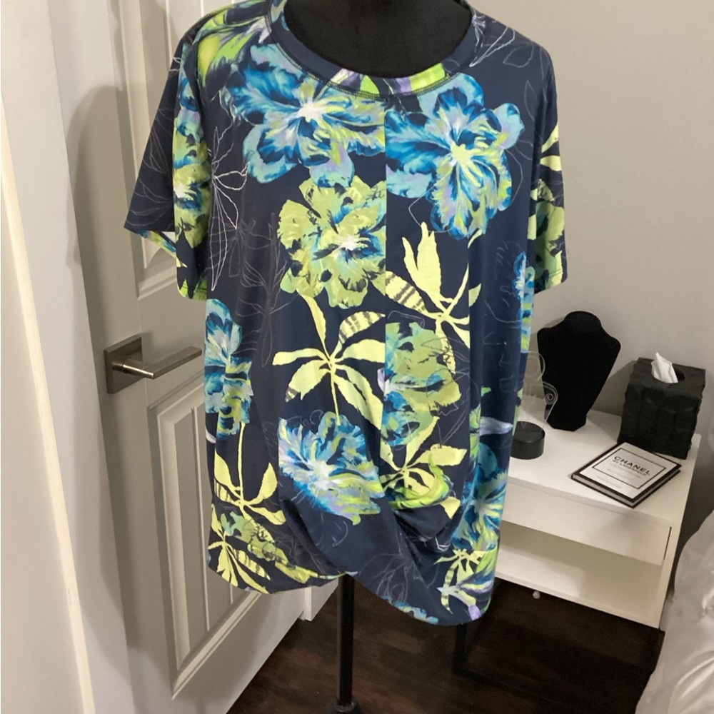 GUC - Cato Live Well Athleisure Top - Size 22/24w - Durable & Goes w/Anything!!!